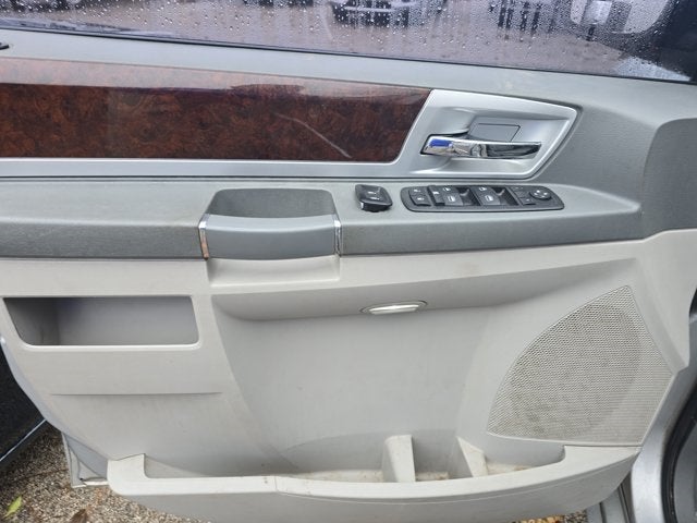 2010 Chrysler Town & Country Touring