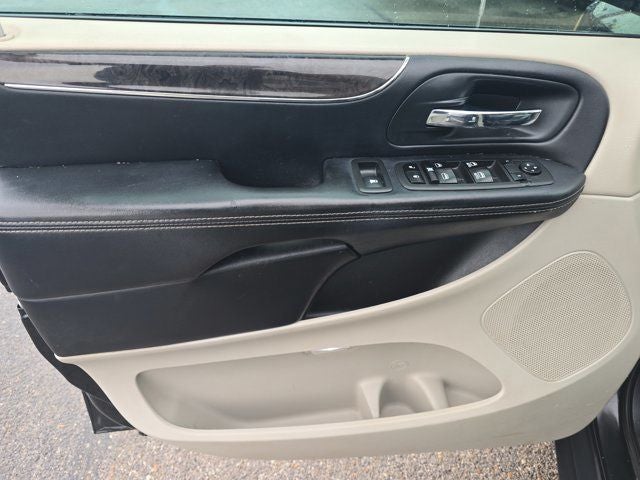 2011 Chrysler Town & Country Touring