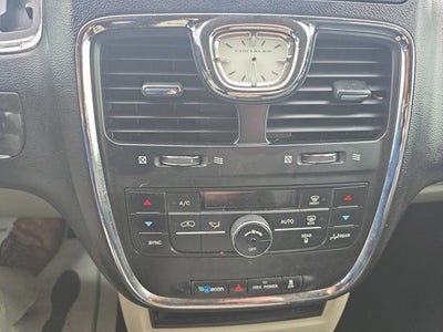 2011 Chrysler Town & Country Touring