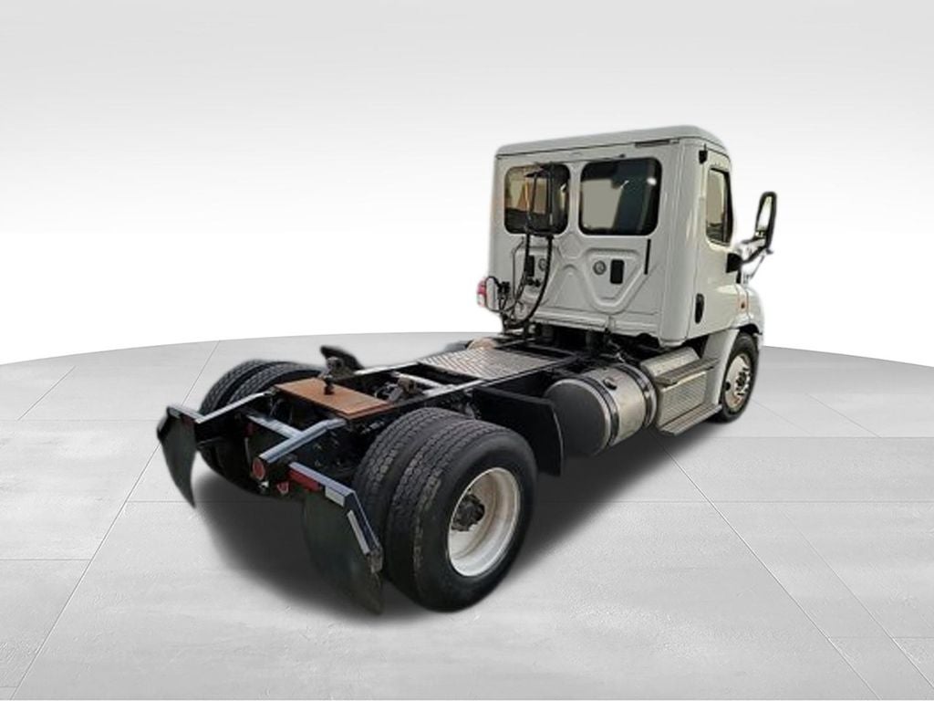 2015 Freightliner Cascadia 113