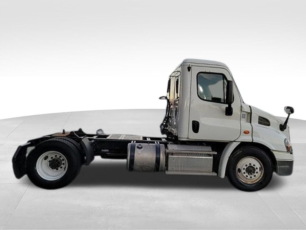 2015 Freightliner Cascadia 113