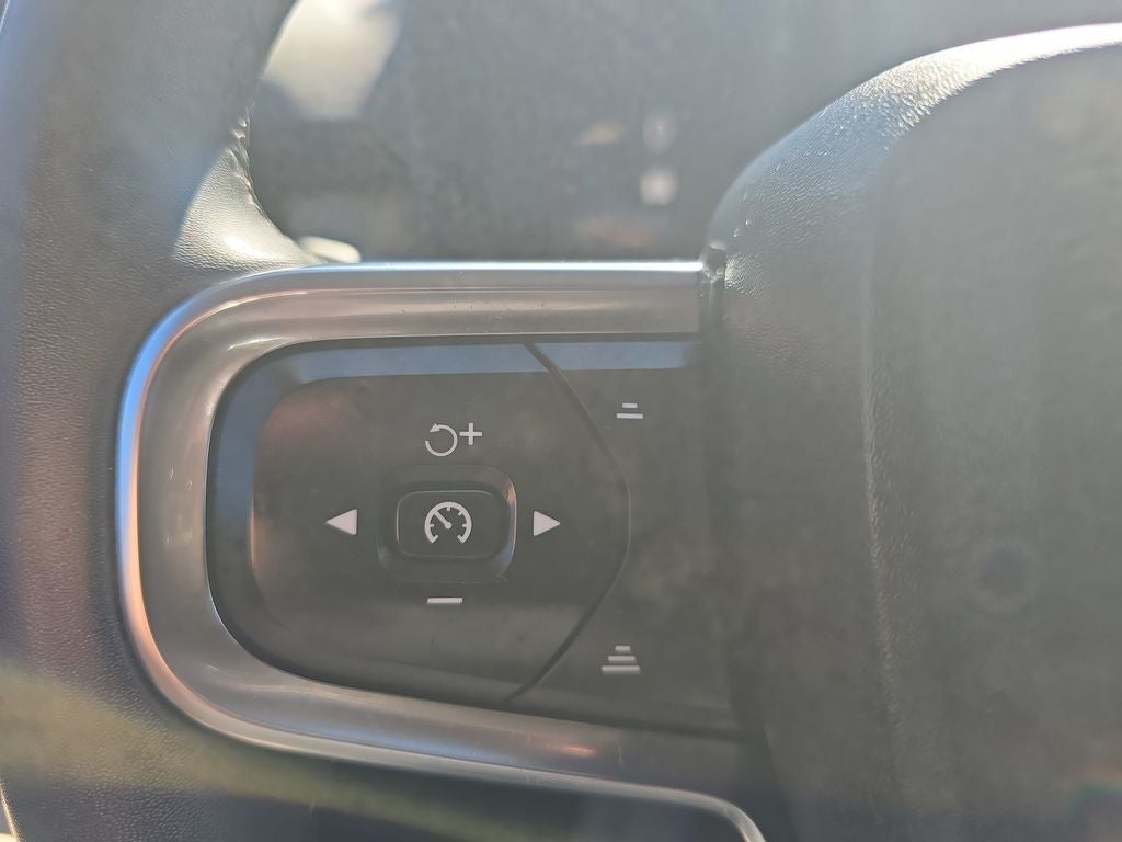 2023 Volvo XC40 Ultimate