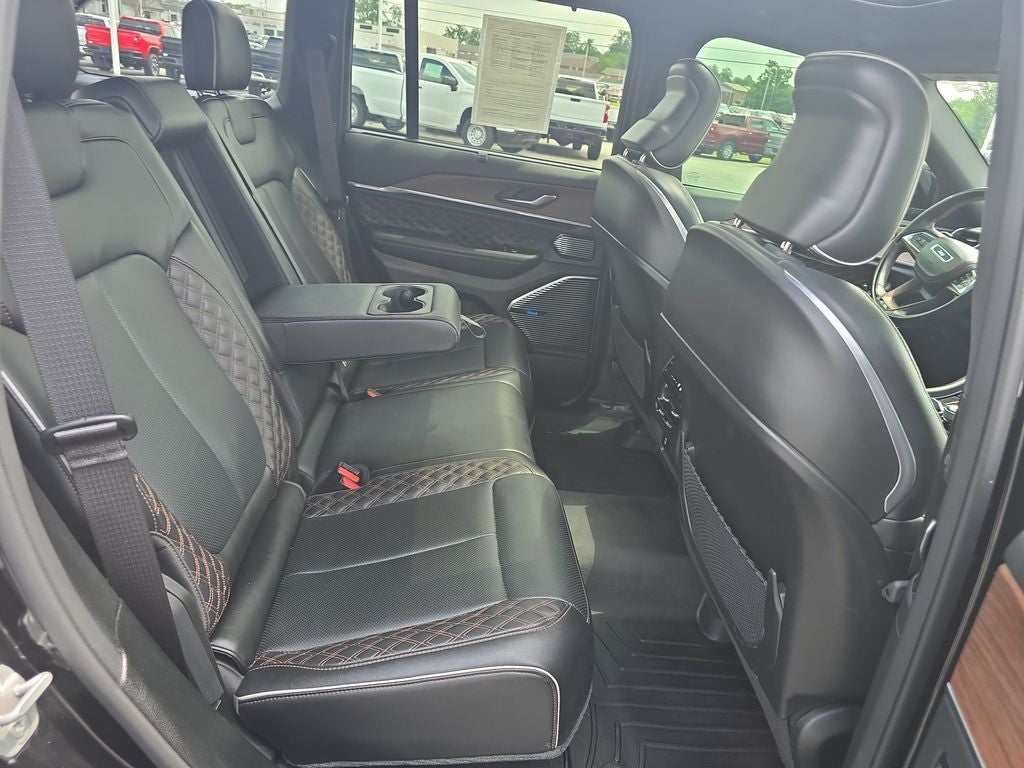 2022 Jeep Grand Cherokee Summit