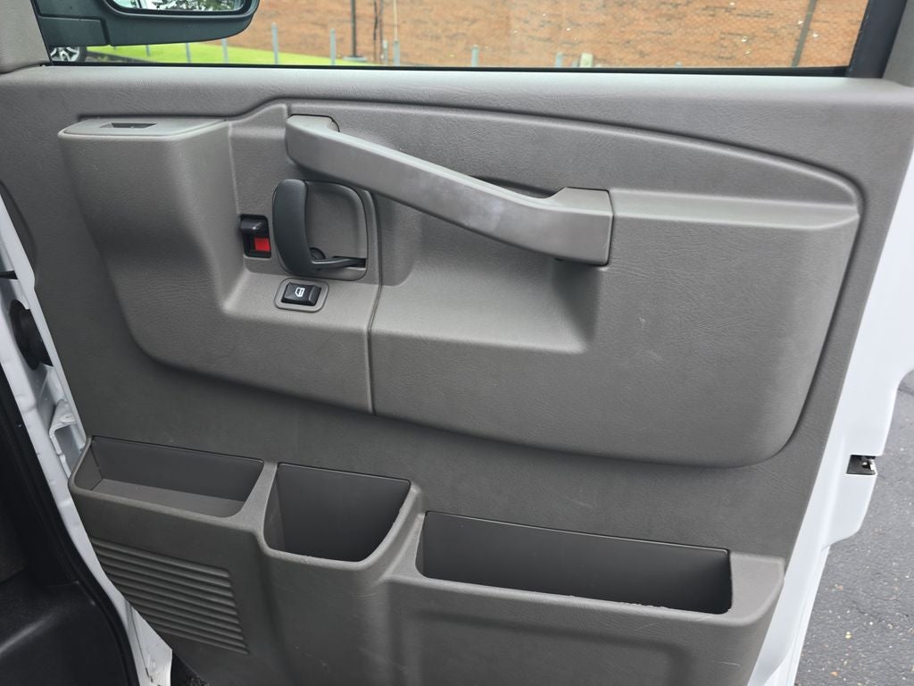 2025 GMC Savana 3500 LT