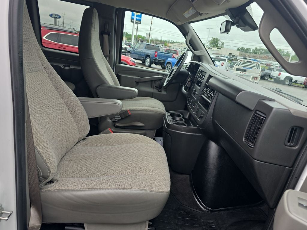 2025 GMC Savana 3500 LT