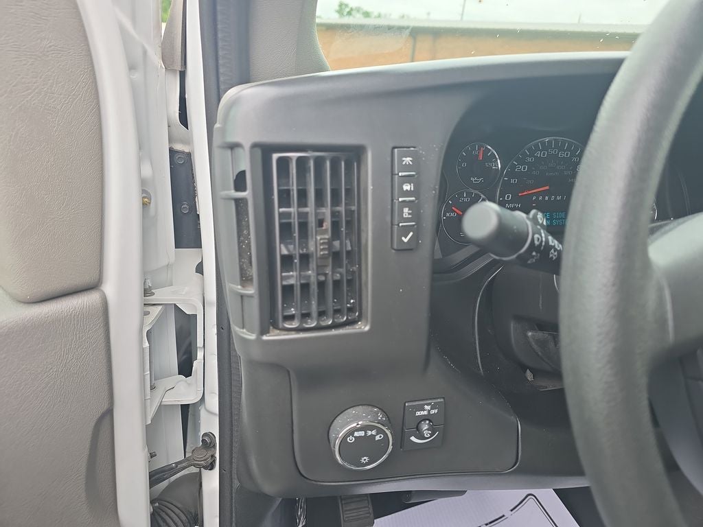 2025 GMC Savana 3500 LT