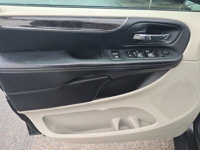 2011 Chrysler Town & Country Touring