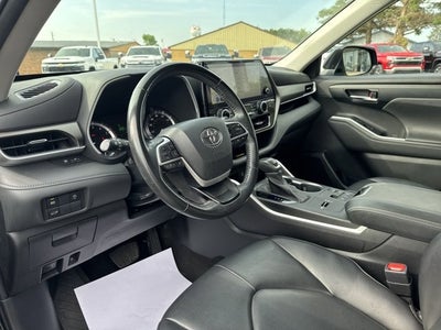 2023 Toyota Highlander XLE