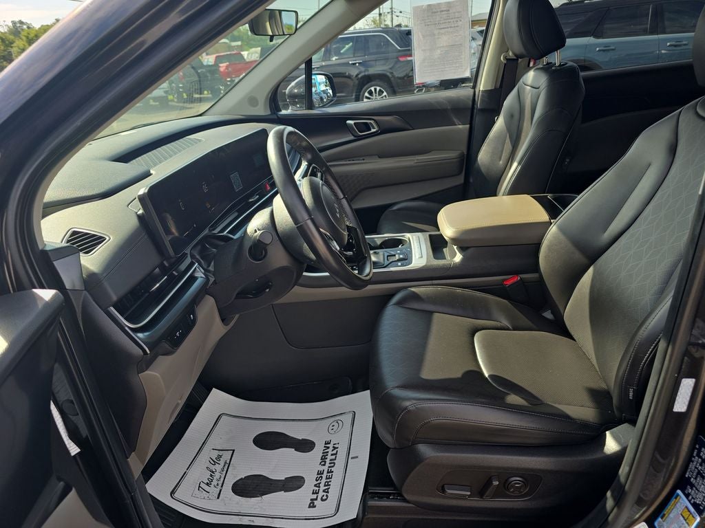 2025 Kia Carnival LXS